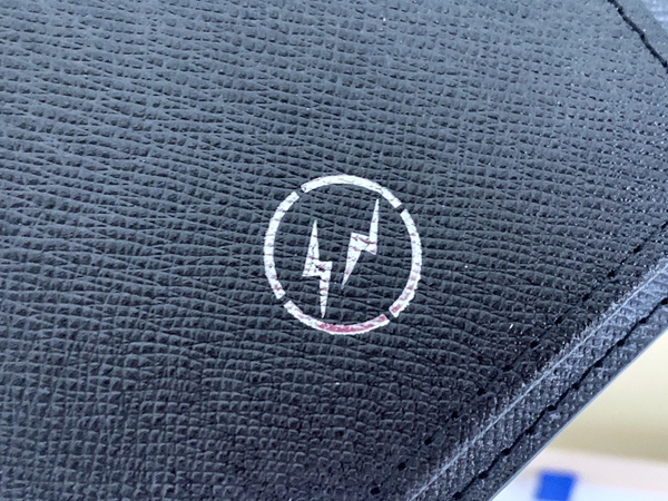 LVコピーウォレット角部分ディテール